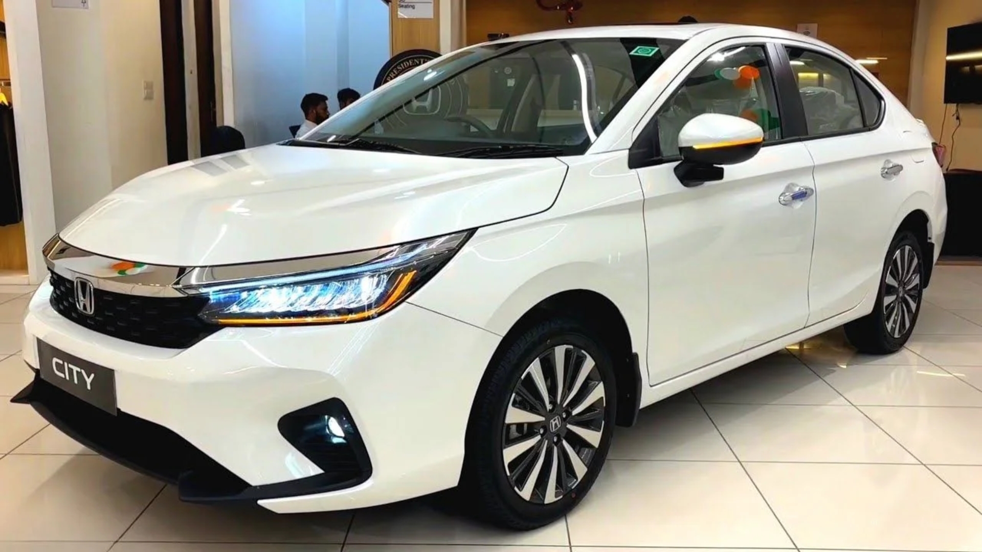 शानदार लुक और दमदार फीचर्स के साथ आ रही है नई Honda City 2024: जानें क्या है खास