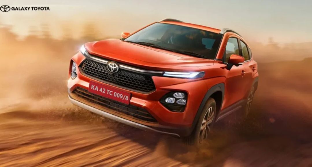 Toyota की नई कार: 35 किमी/लीटर माइलेज और पावरफुल इंजन के साथ, जानें कीमत और फीचर्स