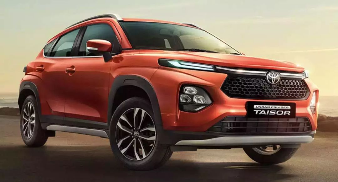 Toyota की नई कार: 35 किमी/लीटर माइलेज और पावरफुल इंजन के साथ, जानें कीमत और फीचर्स