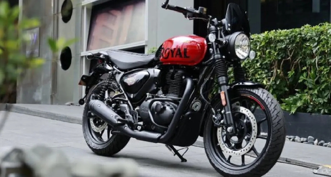 Royal Enfield Hunter 350: बॉलीवुड की खूबसूरती में लगाए चार चांद, जानें इस शानदार बाइक की डिटेल्स