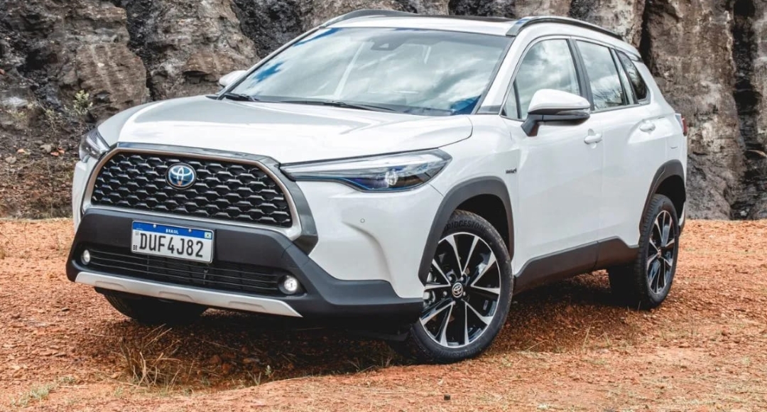 28kmpl माइलेज और प्रीमियम फीचर्स के साथ लॉन्च हुई Toyota Corolla Cross SUV