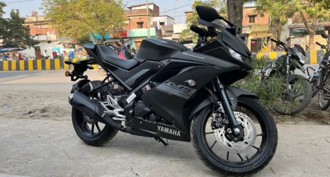 Yamaha R15S: युवाओं की पसंदीदा बाइक अब और भी खास फीचर्स के साथ