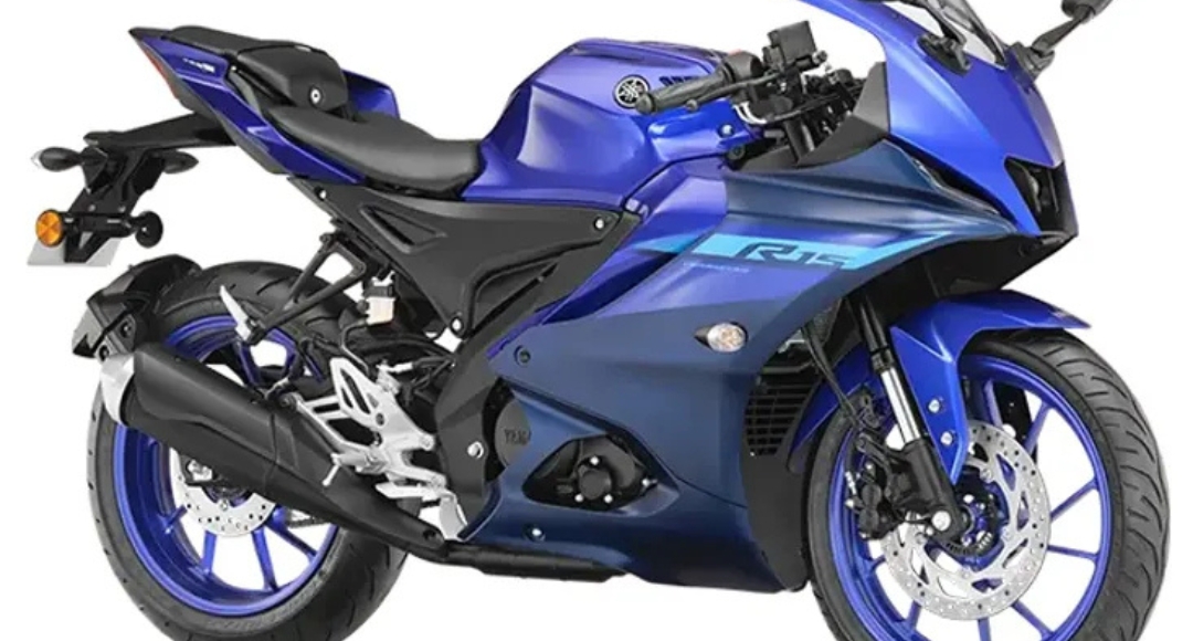 इस नए साल Yamaha R15 V4 बाइक खरीदना हुआ आसान: जानें कीमत और EMI प्लान्स