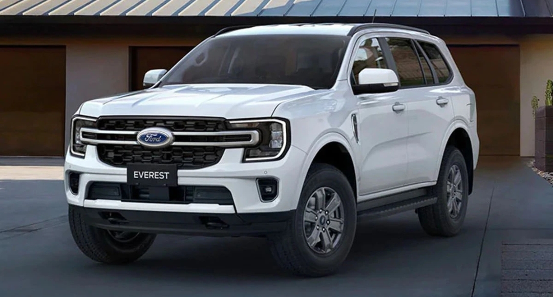 Ford Endeavour को टक्कर देने आ रही Toyota Fortuner: जानिए नए लुक और फीचर्स के बारे में