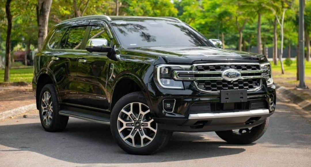 Ford Endeavour को टक्कर देने आ रही Toyota Fortuner: जानिए नए लुक और फीचर्स के बारे में