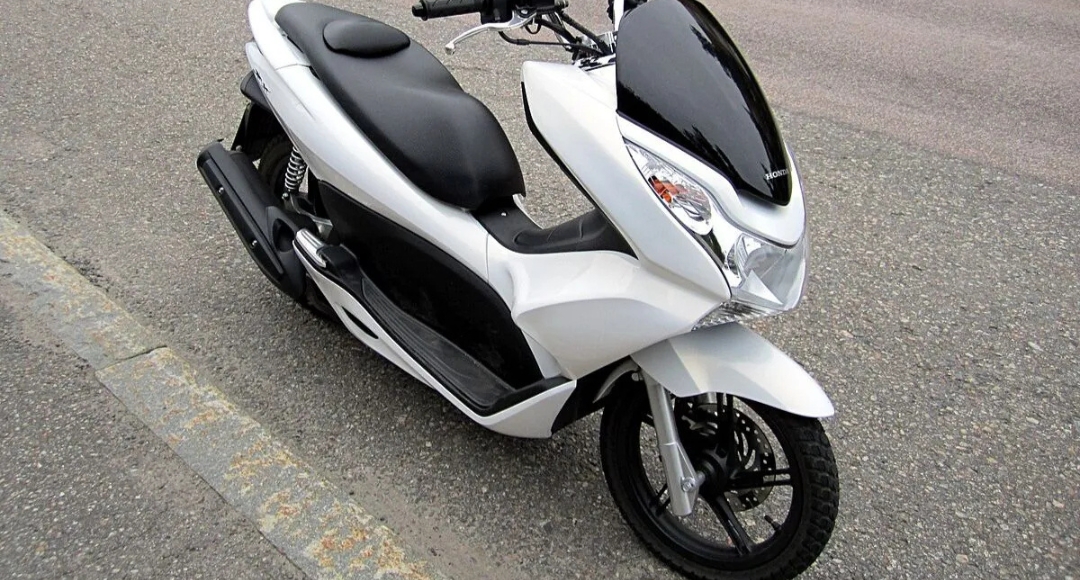 Honda PCX 125: स्टाइलिश और फ्यूल-इफिशिएंट स्कूटर