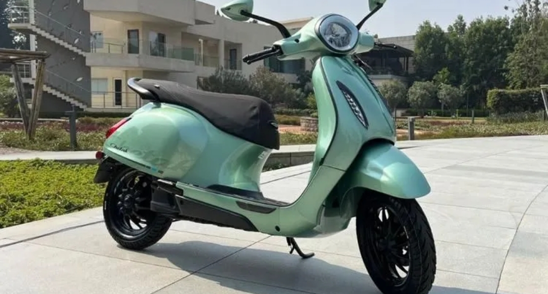 Bajaj Chetak 3501: नए जमाने का इलेक्ट्रिक स्कूटर, दमदार रेंज और क्लासिक लुक के साथ