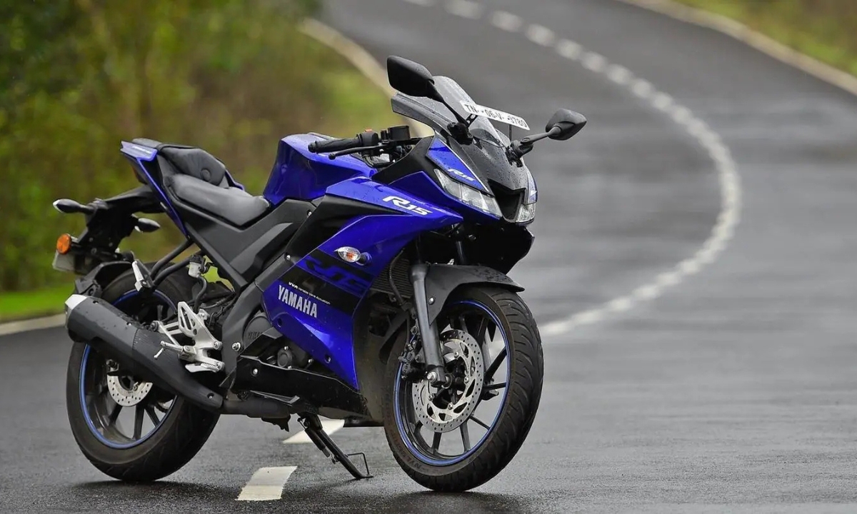  Yamaha R15 V4 स्पोर्टी लुक और पावरफुल इंजन के साथ खरीदी ये बेहतरीन बाइक 