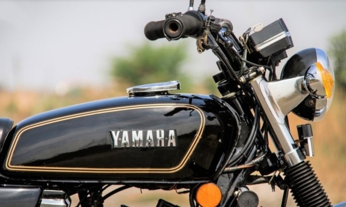 बाइक लवर्स के दिलों की धड़कन Yamaha RX 100 की वापसी जानिए पूरी डिटेल्स