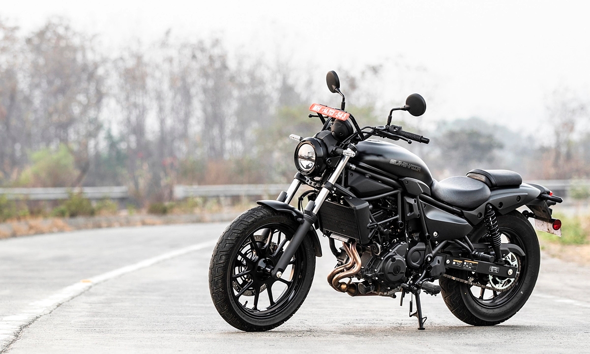 Kawasaki Eliminator क्रूजर बाइक लड़कों की फिदा बाइक और लड़कियों की पहली पसंद