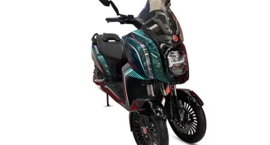 ₹1.5 लाख में घर लाएं Hero Electric AE-3 दमदार बैटरी और तगड़े फीचर्स के साथ