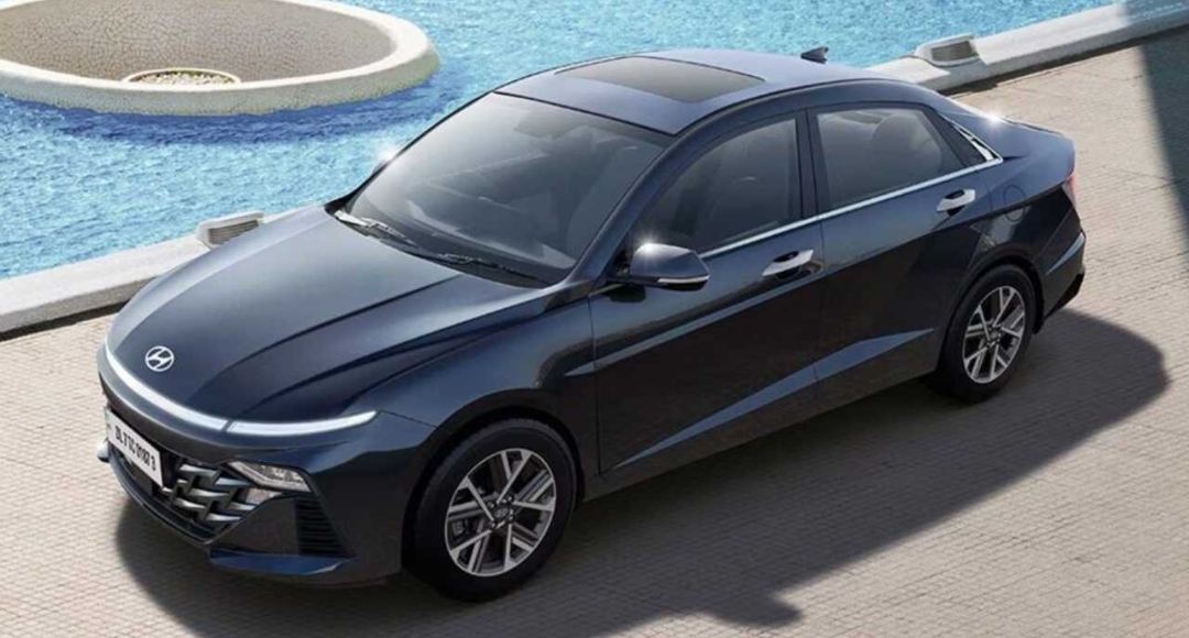 नई Hyundai Verna स्टाइलिश लुक दमदार इंजन और एडवांस फीचर्स के साथ लॉन्च